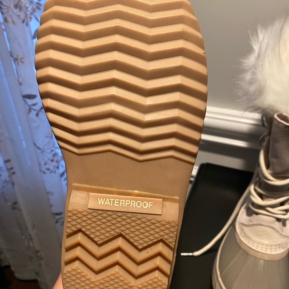 Brand new with tags Sorel snow boots - Picture 6 of 6